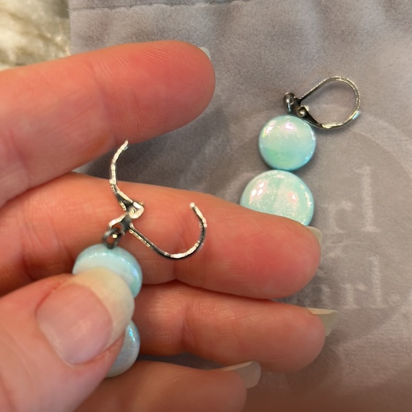 Girl with a Pearl 2 disc pale turquoise shell earrings with silver clasp - Picture 5 of 6